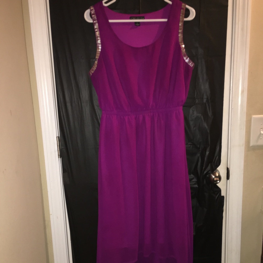 Cute high low dress with bedazzled sleeves ☂️